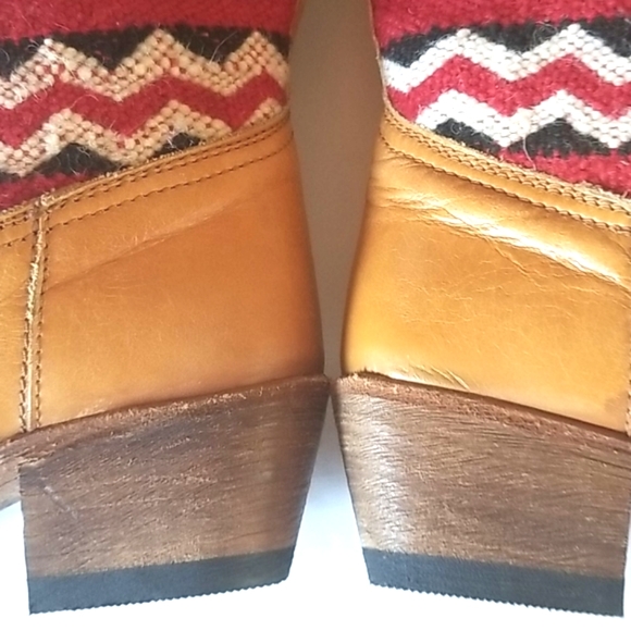 COBRA SOCIETY Navaho  Indian Wool RED Blanket Golden LEATHER Western Boots 7 EUC - Picture 12 of 15